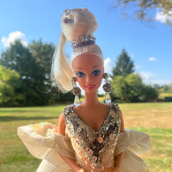 Barbie Timeless Treasures Barbie Bob Mackie Platinum Doll
